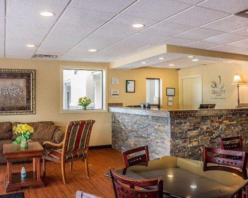 Quality Inn Waterbury image 1