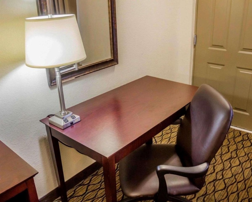 Quality Inn Waterbury Image 13