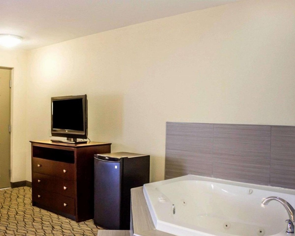 Quality Inn Waterbury Image 19