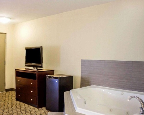 Quality Inn Waterbury image 19